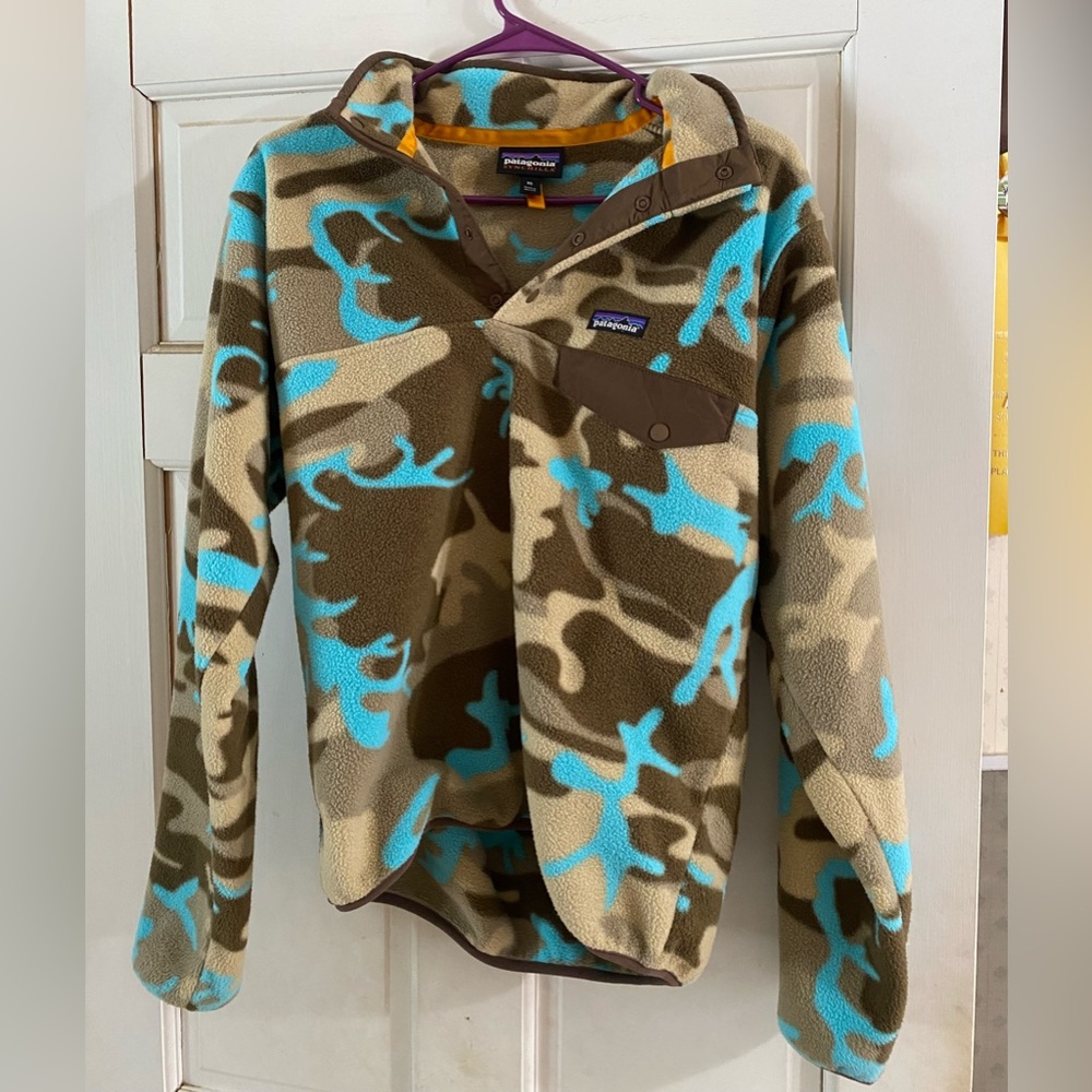 Camo Patagonia fleece size xs